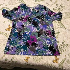 Beautiful tropical print T shirt with stretch.